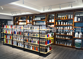 吉安容器二樓膠水瓶、機(jī)油瓶、機(jī)油罐展區(qū)