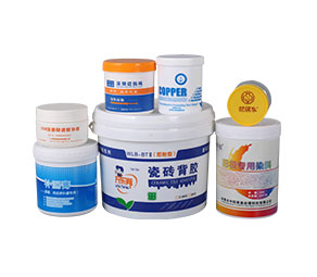 吉安容器可根據(jù)客戶(hù)需求提供一條龍印刷服務(wù)，可做熱轉(zhuǎn)印、絲印、移印、鐵罐印刷、膜內(nèi)貼等印刷工藝印刷。