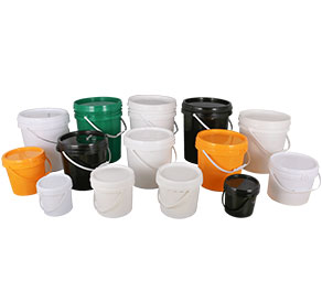 直身圓桶可疊層設(shè)計(jì)存放，節(jié)約儲(chǔ)存空間，帶提手方便提攜，蓋子多采用按壓蓋設(shè)計(jì)，密封性能佳，針對(duì)機(jī)油行業(yè)，桶蓋可配機(jī)油嘴伸縮蓋，應(yīng)用于涂料、機(jī)油、乳膠漆、油墨、硅膠等產(chǎn)品包裝。